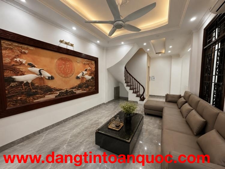 ???? NHÀ PHỐ THẠCH BÀN – CỔ LINH  42m² x 5 TẦNG  THANG MÁY  Ô TÔ ĐỖ CỬA  14,x TỶ ????