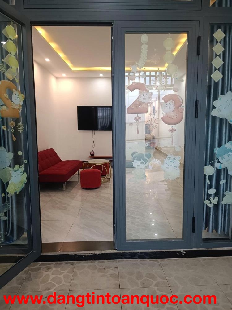 CHO THUÊ NHÀ ĐƯỜNG CÁCH MẠNG THÁNG 8- ĐÀ LẠT  8 TRIỆU