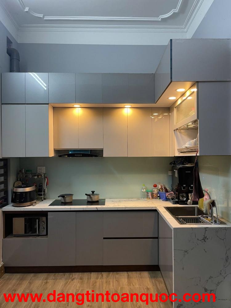 Bán nhà Nguyễn Đình Chiểu, 40m2, 5 tầng thang máy mới đẹp, mặt tiền 4.5m, 13.9 tỷ