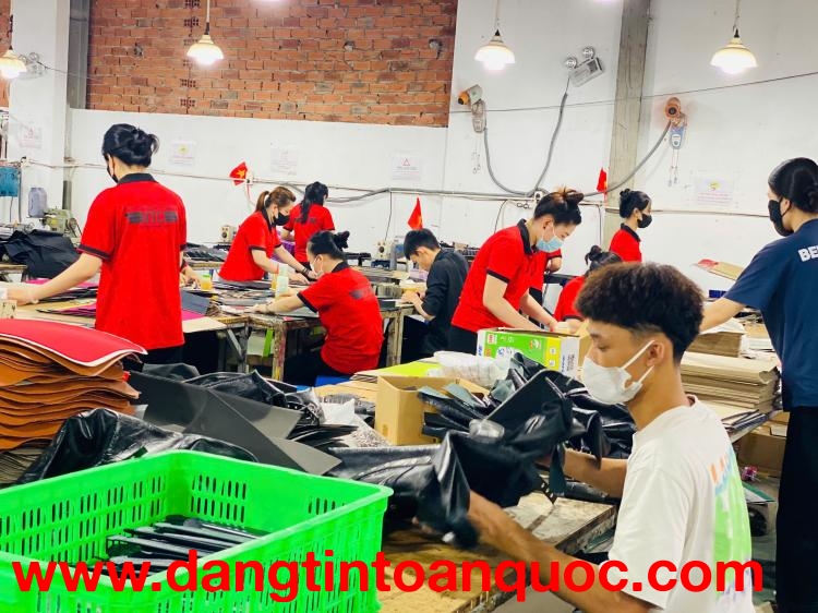 Ví Da – Thắt Lưng – Túi Nam: Nhỏ Gọn