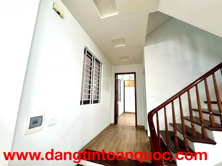 Bán nhà 40m2, 5 Tầng, 6PN+ nội thất, ôtô đỗ cửa, 2 mặt thoáng, cách đường chính 20m tại Trung Văn, T