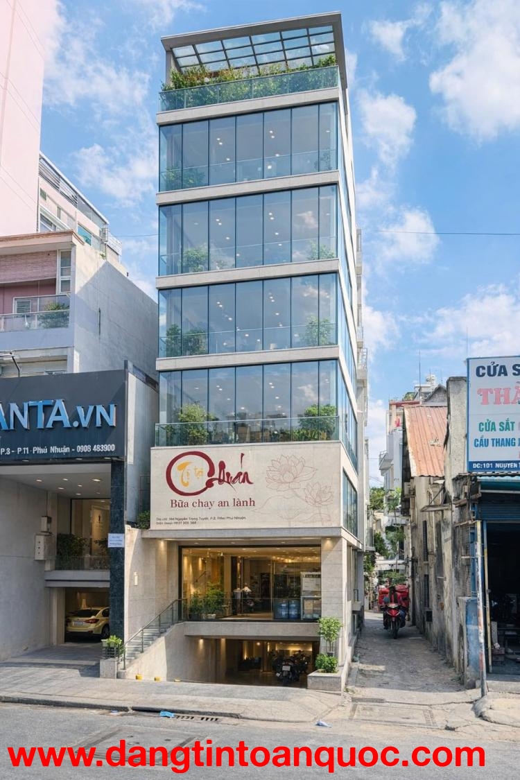Bán nhà góc 3MT Nguyễn Trọng Tuyển. Phú Nhuận. Vị trí rất đẹp giá tốt.