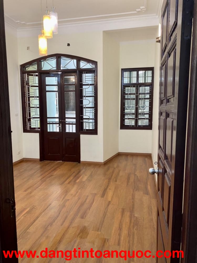 Bán gấp giá rẻ Nguyễn Văn Linh 75m, 3 tầng, mặt tiền 6m, 7.8 tỷ Long Biên.