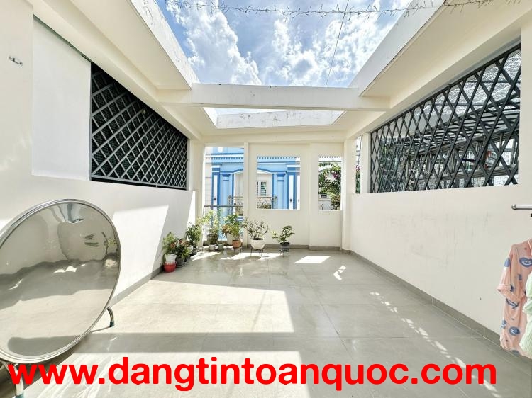 CHỈ 7.15 TỶ! BÁN NHÀ NGUYỄN KHẢ TRẠC 40M2X 2 TẦNG, LÔ GÓC, 100M Ô TÔ, KHÔNG QUY HOẠCH