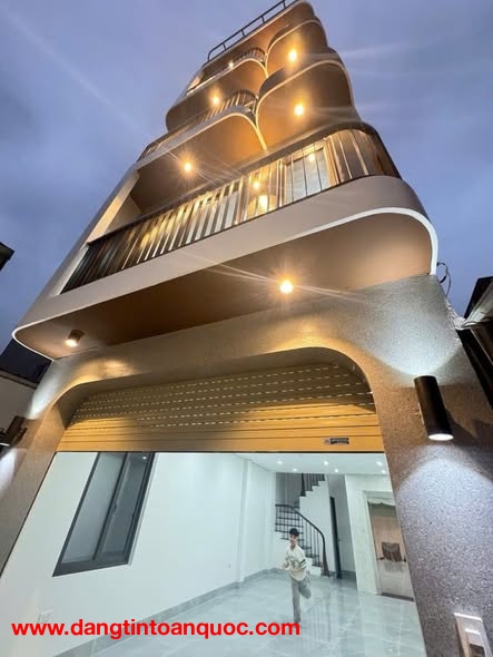 BÁN NHÀ PHỐ NGỌC TRÌ- LÔ GÓC 3 THOÁNG-55m2 NHỈNH 9. GẦN HỒ ĐIỀU HOÀ 20HA LỚN NHẤT LONG BIÊN -THANG M