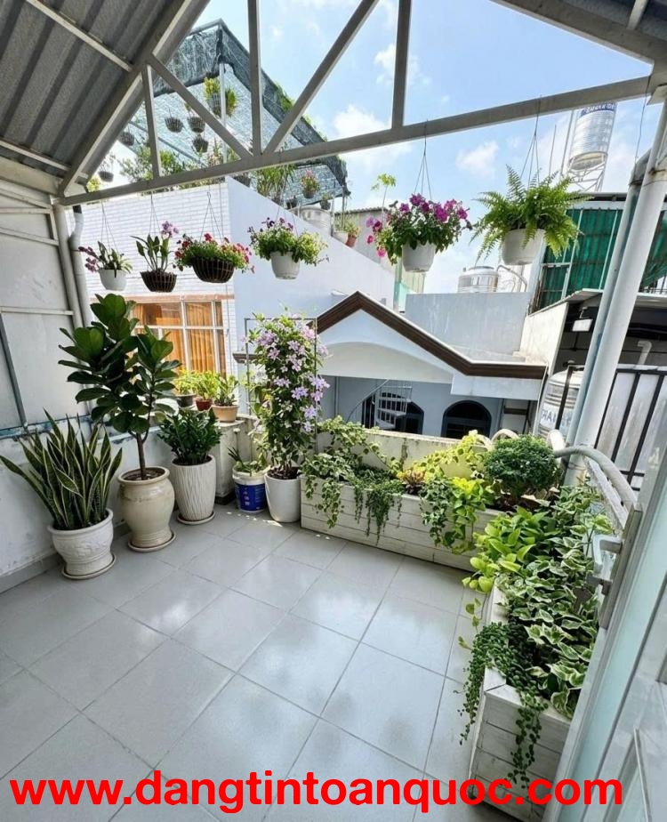 **Bán nhà hẻm 686 Cách Mạng Tháng 8; Tân Bình (4*11) 3 tầng nở hậu