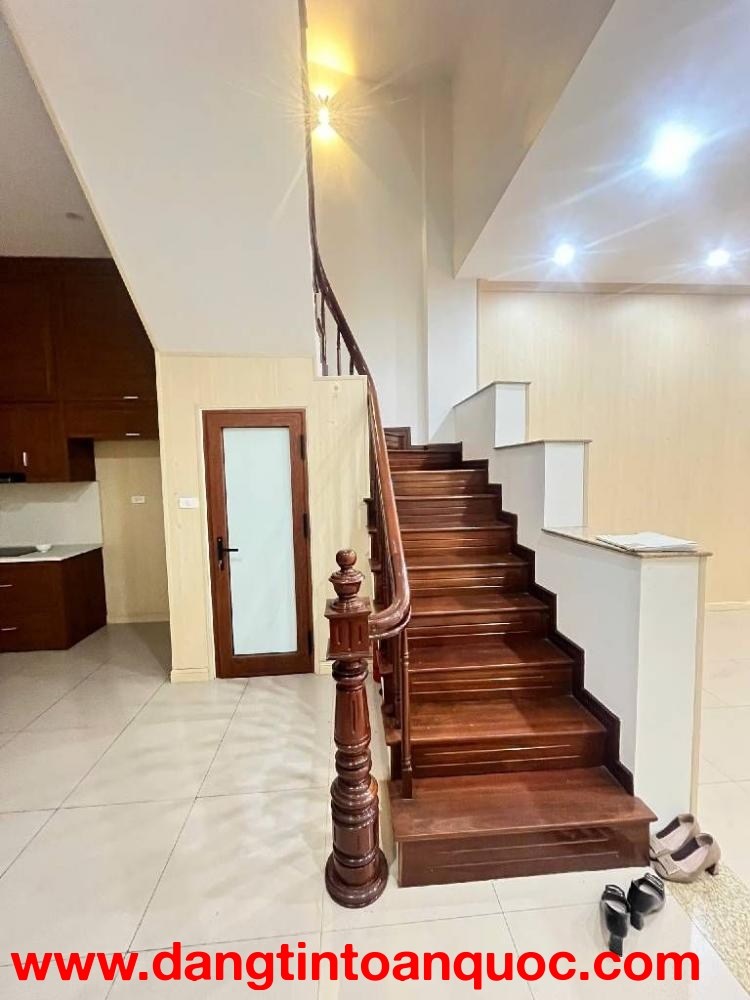 Bán nhà Gia Quất Ngọc Lâm- Sát Phố- Full NT- 50m 5 tầng - oto tránh - nhỉnh 12 tỷ