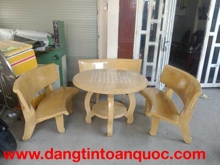 Bàn ghế đá màu vàng 0943246144