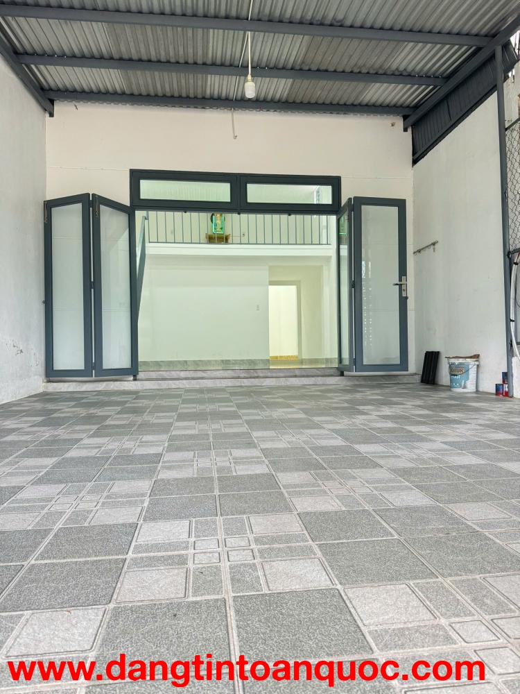 ????????Bán nhà gác lửng đúc MT đường Đại La 5 - View công viên