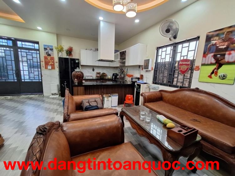 Bán nhà đường QL13, Hiệp Bình Phước,Thủ Đức, TP HCM. DT 104m2, 2 tầng, SH. Giá 8.1 tỷ