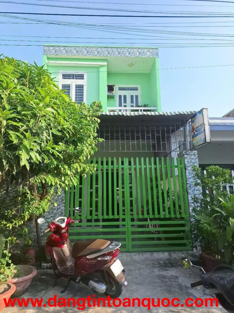 Chính chủ do chuyển công tác nên cần bán ngôi nhà tâm huyết của gia đình...Nhà tự xây, có bản thiết 